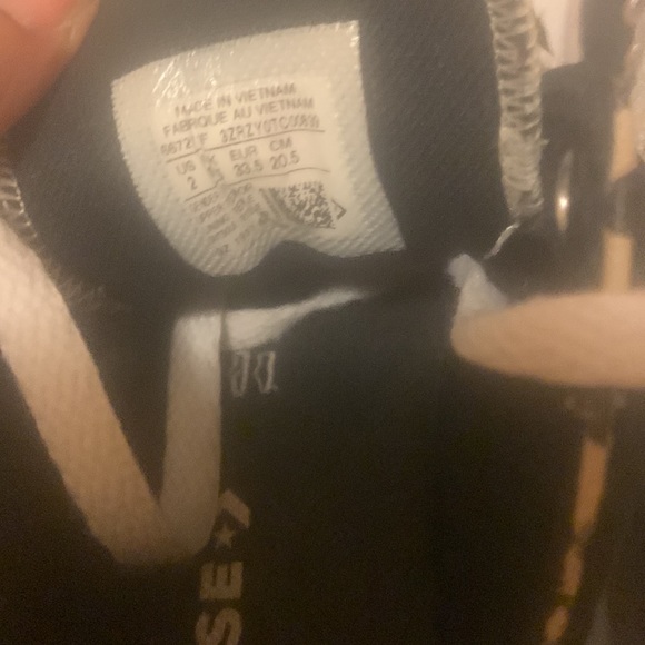 Converse All Star boys size 2 color Black - Picture 3 of 4